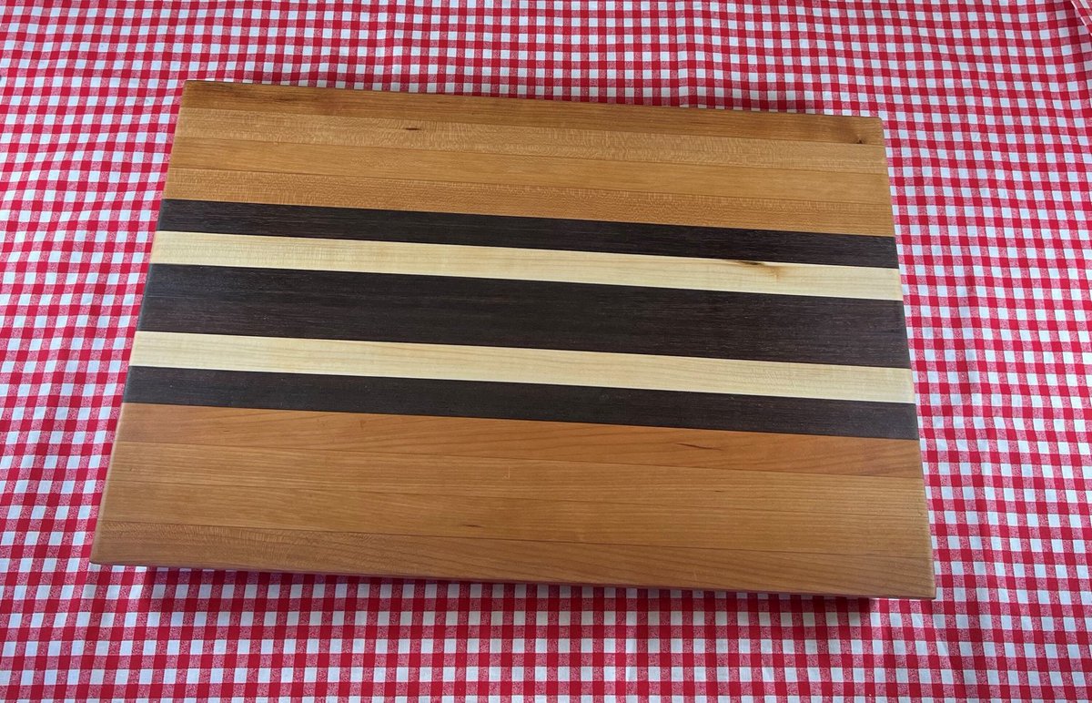 GreatRiver's tweet photo. Aweome cutting board #etsy Edge-Grain Cutting Board #wood #hardwood #butcherblock #cuttingboard #butcherboard https://t.co/oHZJPka0EH https://t.co/lGEbPo0Jng