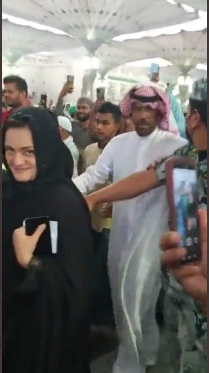 AadilAminBhatt2's tweet photo. بے غیرتی اور ہٹ دھرمی کا لیول چیک کرو اس میراثن کا۔۔۔
حیرت ہے کیا کتے سے بد تر زندگی پائی ہے اس نے۔
#امپورٹڈ_حکومت_نامنظور https://t.co/sx5RvORXJh