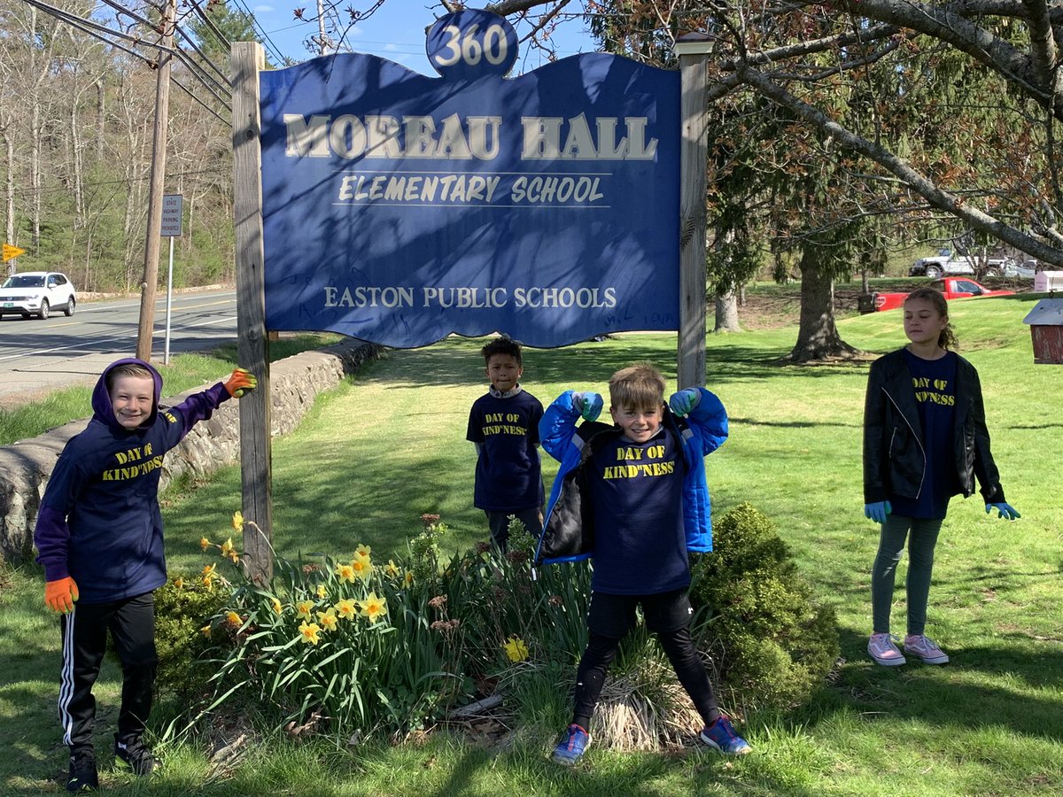 CathyWiddop's tweet photo. What a great day today as 2nd graders had Day of Kindness! Extra special treat that my senior Jess got to be here at MH! These kids worked HARD! #MHhawkpride @SixTenPrincipal https://t.co/FoGT85V7hA