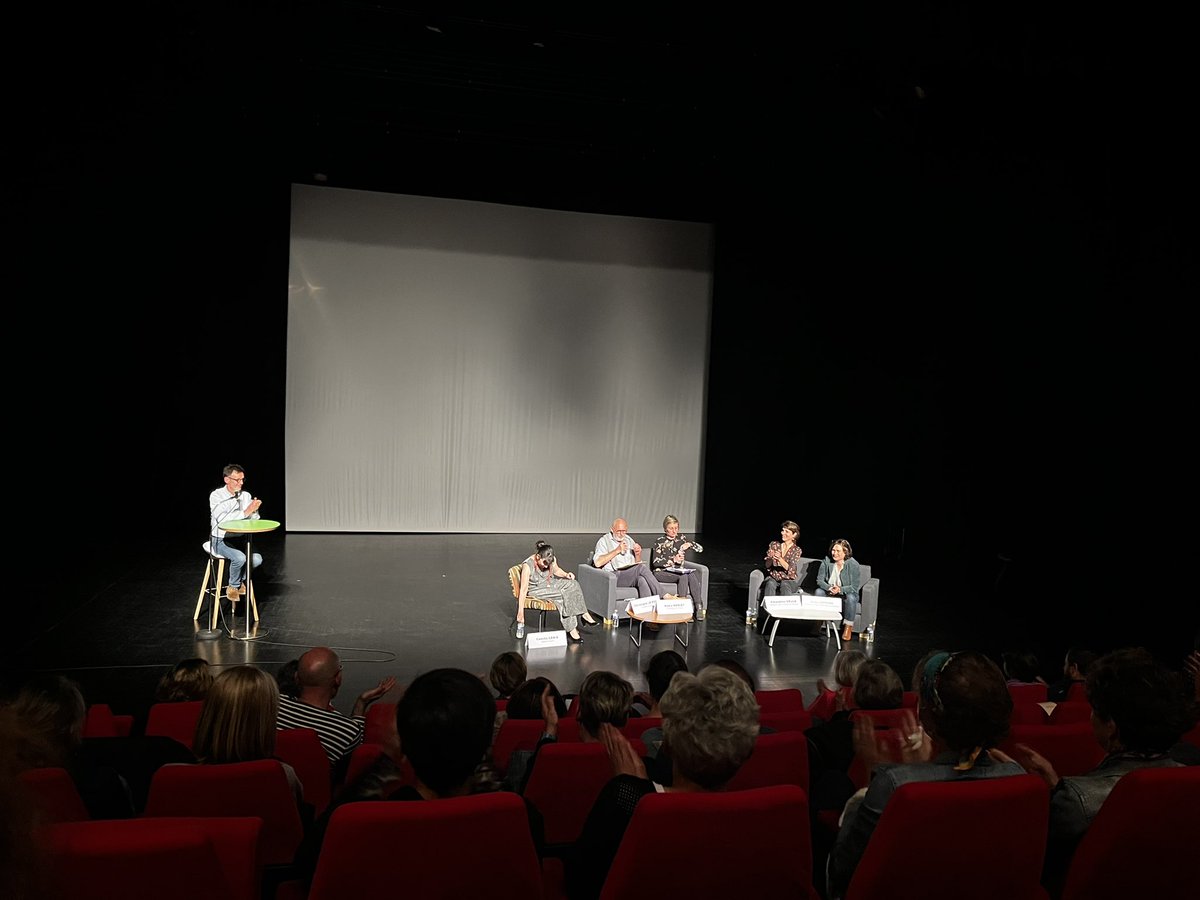 CelinePRUNIERE's tweet photo. EN DIRECT du Théâtre-Débat : « Retour à l emploi après un événement de la vie » organisé par les délégués de la @msa_pdb . Merci à Camille Genié pour cette pièce poignante et riche en émotions. https://t.co/jf4CHYwYSL