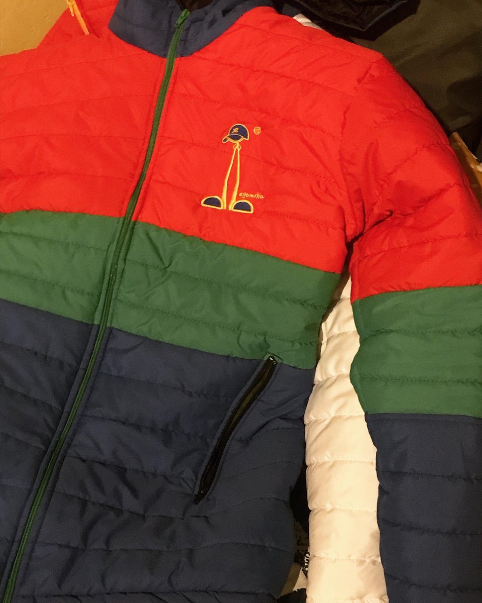 LegomshaApparel's tweet photo. New ins ❤️💚🖤

**Legomsha Gear Three Tone Puffer Jacket🥇 
**Only Available Through Order
**You can choose your favourite colours 
**We make the jacket from scratch and deliver it to your door steps within 10 working days 
**We courier nation wide 🚚 
Call or Whattsup 0814950206 https://t.co/AUFCCtczCI
