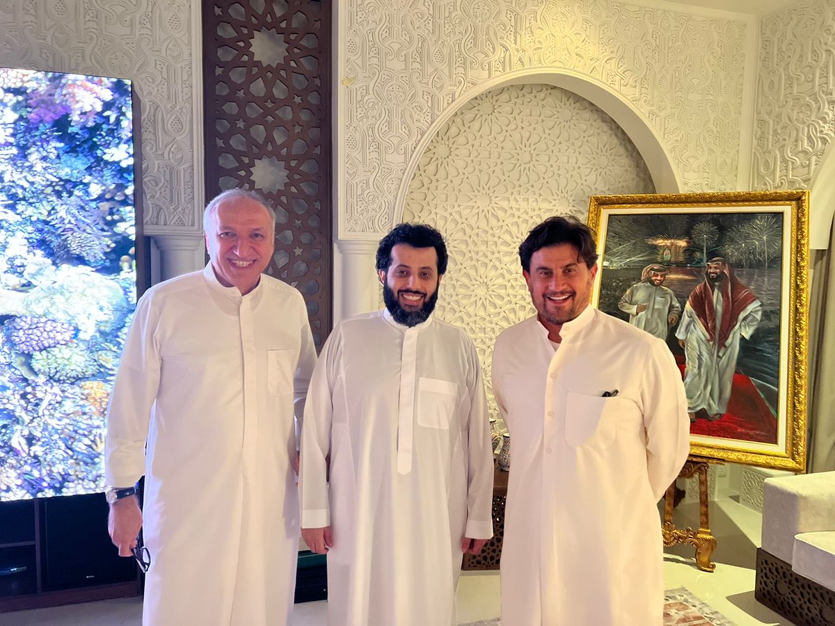 salhendi's tweet image. ⁧#مسابقة_ابوفواز
سؤال واعلان الفائز غدا والجائزة ٤ تذاكر اي حفلة من حفلات العيد في السعودية🇸🇦💚

 اذكر الاسماء الثلاثة اللي في الصورة😉😊

-اقتباس
- متابعة الحساب
- الهاشتاق
-رتويت ولايك