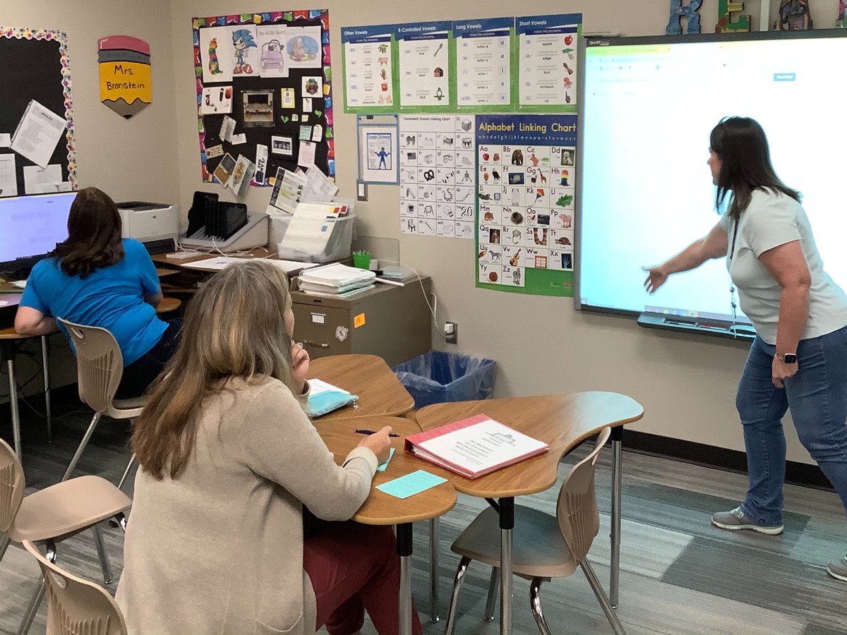 MPElemSchool's tweet photo. Thank you Mrs. Mathis for teaching us @Classkick. Reading AST's are loving this program for our students. @MariaUngaro9 @RobbieBronstein #MPEweareone #MPEweare1 #ktintervent #katyread @kendramathis https://t.co/vkTZjqgN5D