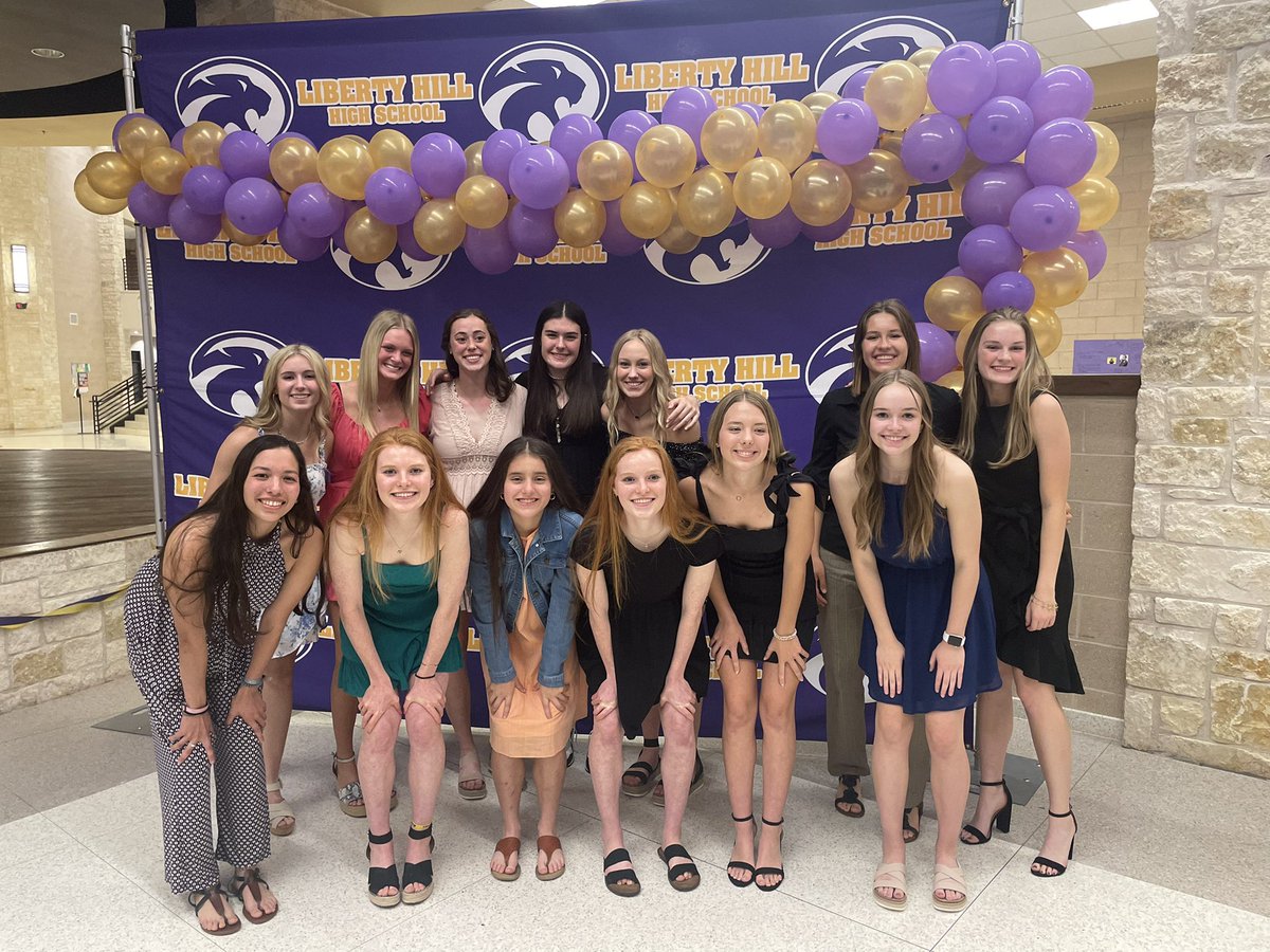 Miranda_in_TX's tweet photo. Wonderful Girls Basketball Banquet last night!  This team - 5 rounds into the playoffs to be Regional Finalists.  AND so many All-State Academic awards! https://t.co/Eg4hFvQbbi