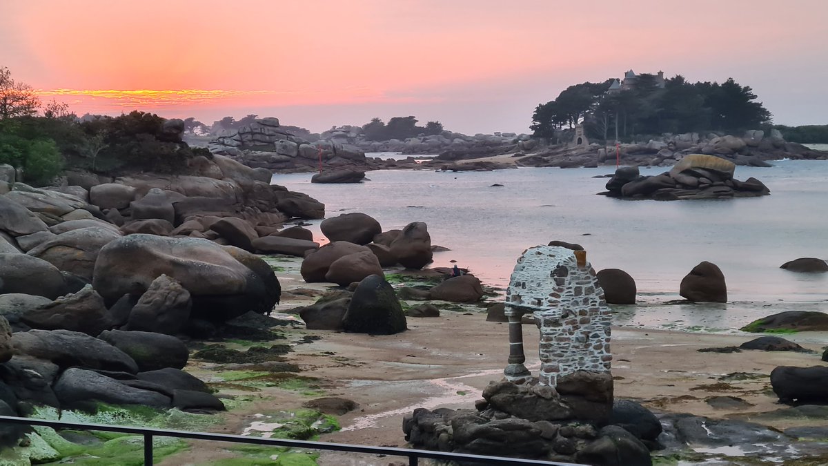 FabriceFauchoux's tweet image. #WorkInLannion et profiter du paysage le soir après le travail