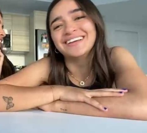 pochethinking's tweet image. me 😞
*poché smiling*
me 🥰