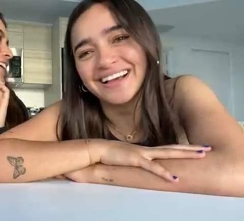 pochethinking's tweet image. me 😞
*poché smiling*
me 🥰