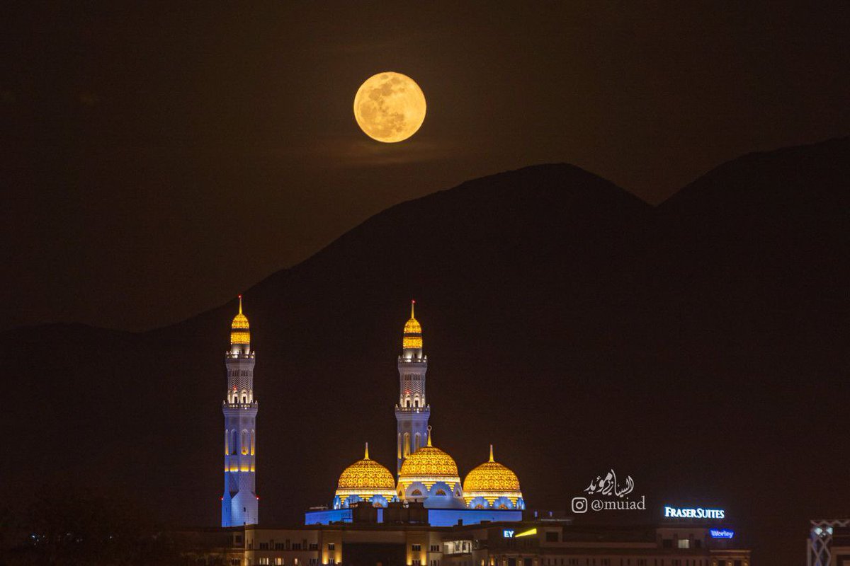 arab11__'s tweet photo. moon in oman https://t.co/jsfJUof38s