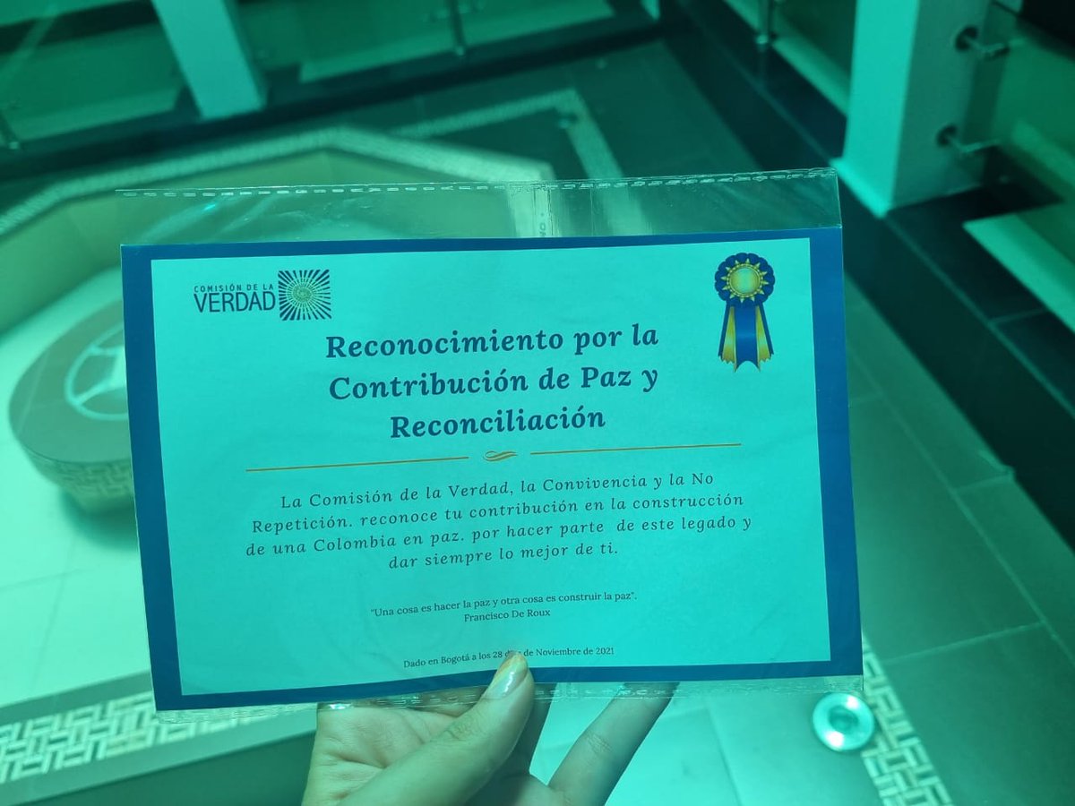 La red de aliados de <a href="/ComisionVerdadC/">Comisión de la Verdad</a> nos reunimos para apoyar la ambientación de la entrega del Informe y para definir nuestra agenda de trabajo. 

Recibimos el reconociento por la contribución a la Paz y Reconciliación en Córdoba y nos asumimos como legatarios de la verdad