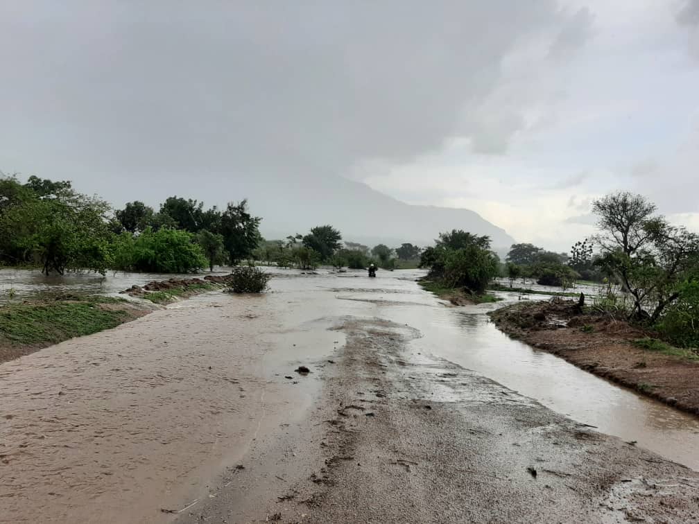faithchuna1's tweet photo. Floods today in Nabwal Sub County, Napak District. From wild fires, to displacement by insecurity, now to  displacement by floods. From one disaster to another, yet the people remain hopeful. Disaster risk scholars are welcome here, all samples are here. GOD Have Mercy🙆🏽‍♀🙆🏽‍♀. https://t.co/TzEMhmFCFl