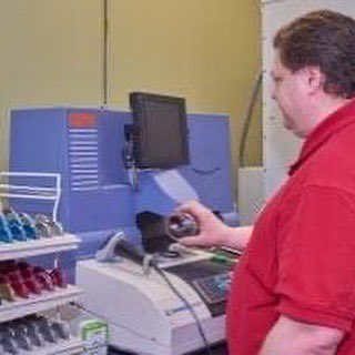 VisionMakers_'s tweet photo. Did you know ❓❗️  We have our own VisionOptics lab for making your eyeglasses. The VisionOptics lab is located inside our Woodman Dr office. Most vision offices send their eyeglass orders to an outside lab &amp; can’t customize their orders. Happy 
#labprofessionalsweek https://t.co/oQHaMyz89n