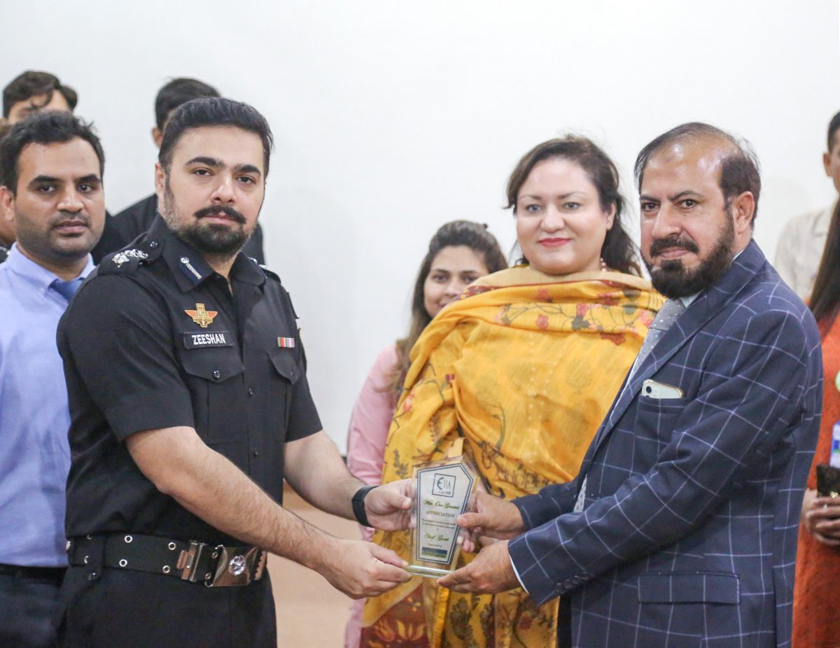 spsesd's tweet photo. Health Department Sindh and Dr Essa Laboratory & Diagnostic Centre jointly held an awareness session on the "Importance of Immunization and EPI Vaccination" at Special Security Unit Headquarters.
#EPI #Unicef #WHO #GovOfSindh #DrEssaLab #VaccinesForAll #SSU #SecurityDivision https://t.co/f9ASOvsN5Y