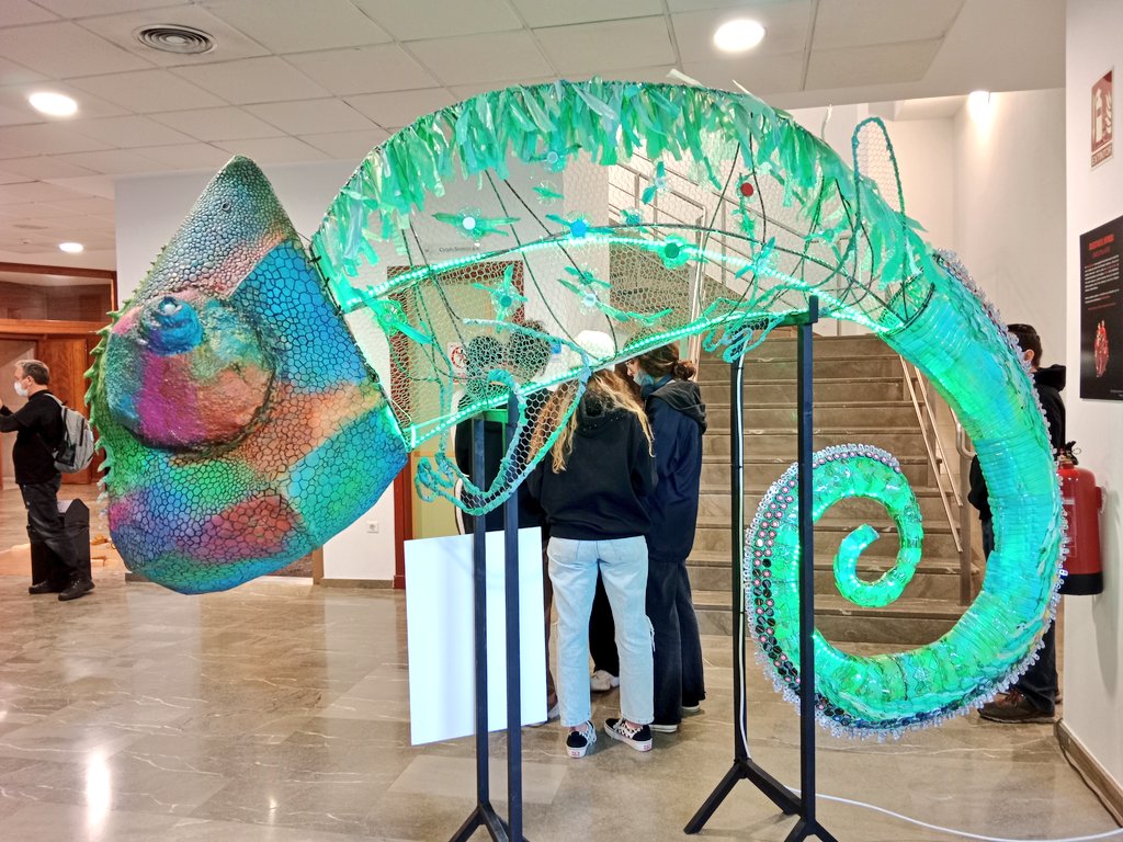 Auroraontheroof's tweet photo. Satisfacción del #ColectivoElIntruso por el trabajo de nuestro alumnado en el #GranCamaleon, Mención de Honor 🏆 #IESJesusMarin presentado en el #Granabot2022 #ArteRobotica  #Malakabot https://t.co/uFVP667NJD