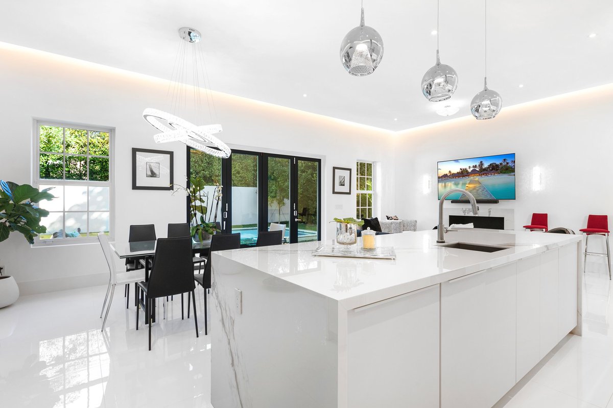 K2LostTree's tweet photo. Centrally located, this brand new home is just one block north of Worth Avenue and sits on the Ocean block of Peruvian Avenue. Private backyard with sizable pool “grandfathered in” larger than today’s limitations. This property is ready for immediate use. https://t.co/5T8ERSvcKP