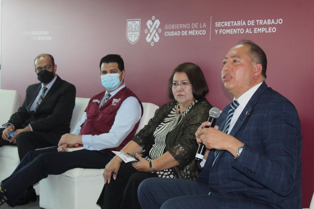TrabajoCDMX's tweet photo. En su oportunidad, Edgar Mishell Coronel Ruiz, Secretario General del Sindicato Nacional de Empleados de Oficinas y Comercio General de la CROC, puntualizó “la cultura de la seguridad es la mejor manera de evitar y prevenir accidentes”.
@Claudiashein @Luis_diazdeleon @OITMexico https://t.co/lGGiF7E0dK
