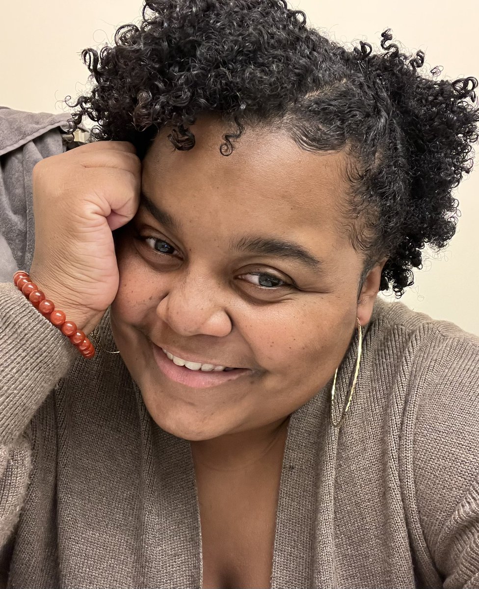 ArielVanece's tweet image. I wanna participate too! Hey 👋🏽 #writersoftwitter I am Ariel Vanece a kids lit author who writes from PB-YA. I am 24 from Sacramento and I write stories about Black kids! Especially queer ones! 🏳️‍🌈 Currently writing A PB and an MG epistolary! K bye!✨☺️