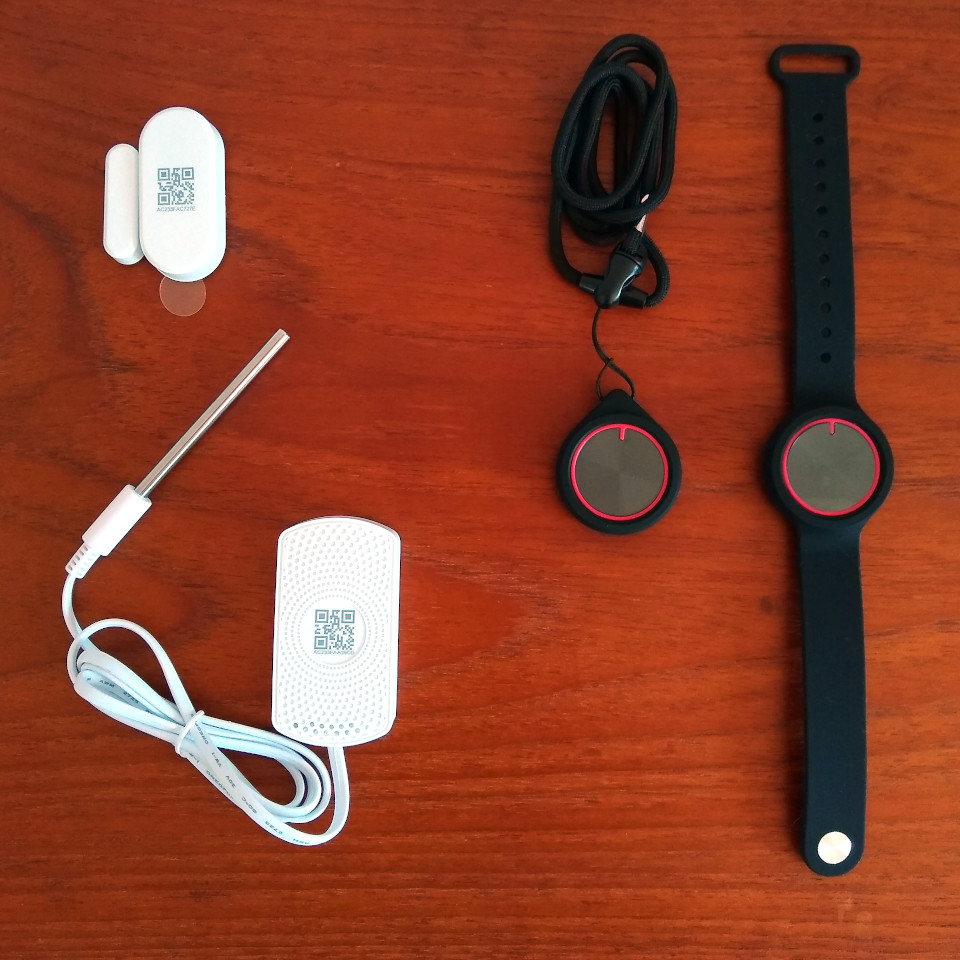 reelyActive's tweet photo. What do magnetic contacts, temperature probes and wearable buttons have in common? They all contribute to the #ambientdata of #CAPSpaces!
Already compatible with our #ParetoAnywhere #opensource #middleware, expect tutorials for these specific #Minew devices from us soon... https://t.co/r0Y3Jg8w4I