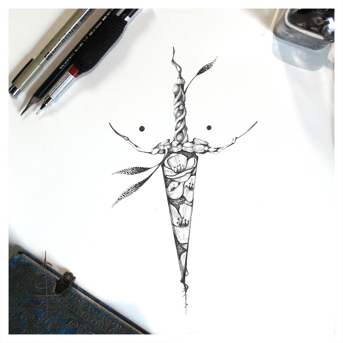 Enchantedarts's tweet photo. Voici 3 petites dagues 
Trois propos autour d'un classique

#dague #dagger #poppy #organic #tattooartist https://t.co/K1GmfSzoSM