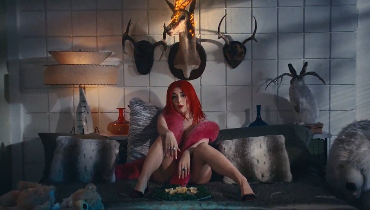 ivellusion's tweet photo. AVA MAX YOU ARE THAT BITCH AND DONT LET ANYBODY TELL YOU OTHERWISE https://t.co/FpzlDbsRHm