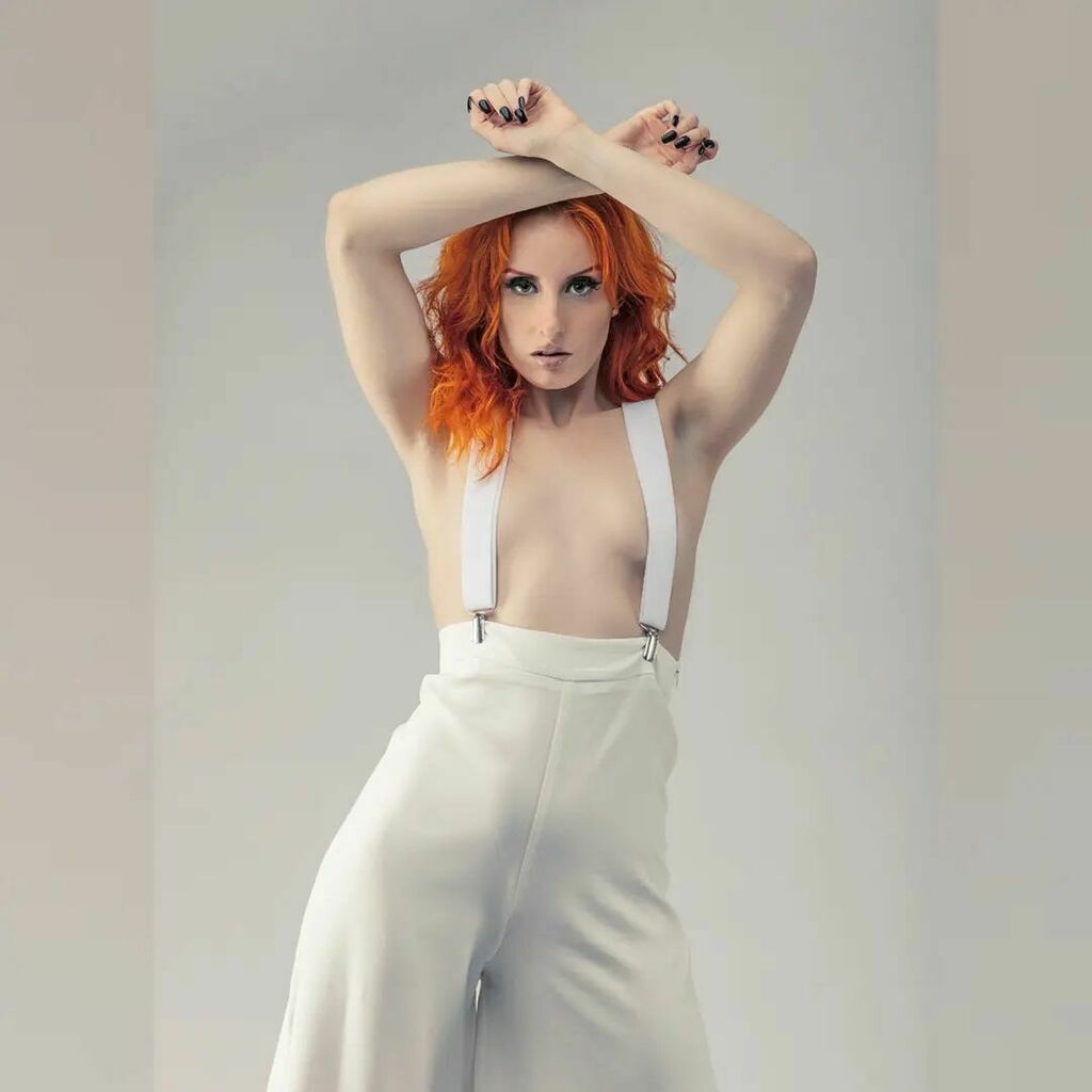 jessikablaze's tweet photo. It's giving sexy Abba clown and I'm here for it
Shot by @rapturetog
.
.
.
.
.
.
#dancerpose #dancemodel #dancephotography #dancer #fashionmodel #fashionphotography #fashionphotoshoot #alternativemodel #alternativegirls #vogue #voguemodel #strongface #mag… https://t.co/Sosj1aSXA8 https://t.co/DcOO9NOdxx