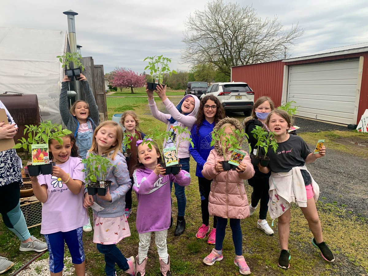 SorbelloGirls's tweet photo. Teaching our #Future #Farmers about #planting &amp; #caring for #plants! Special thanks to @girlscouts  Troop # 67184 &amp; the #Franklinville #Library Story Time crew for the opportunity to work with these #kids!
#SupportLocalFarms #JerseyFresh #FamilyOwned #NewJerseyFarm @MullicaHillNJ https://t.co/cGJuyQH2rw