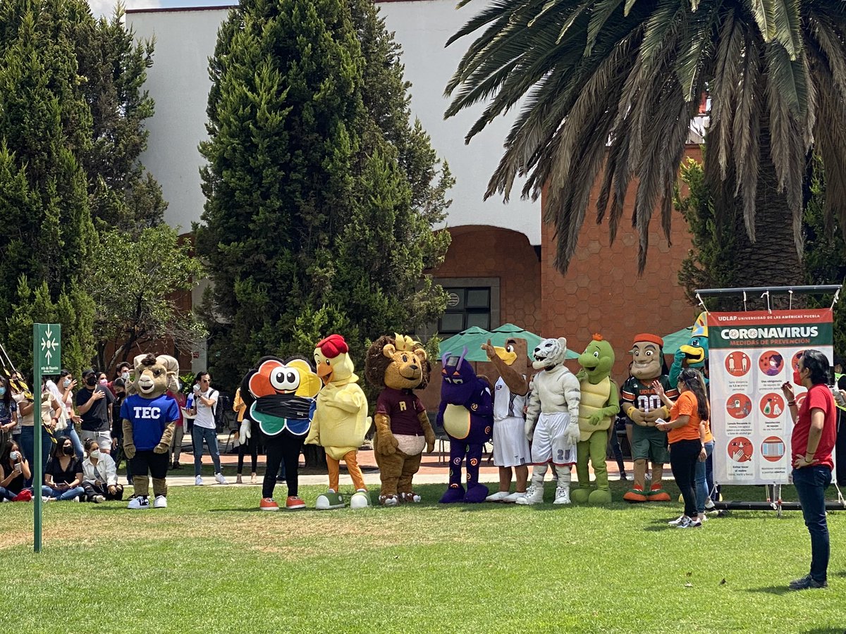 udlap's tweet photo. Todo listo para la carrera de botargas en este #UDLAPFest. ¿Cuál es tu favorita? https://t.co/ZTUPGNOX1G