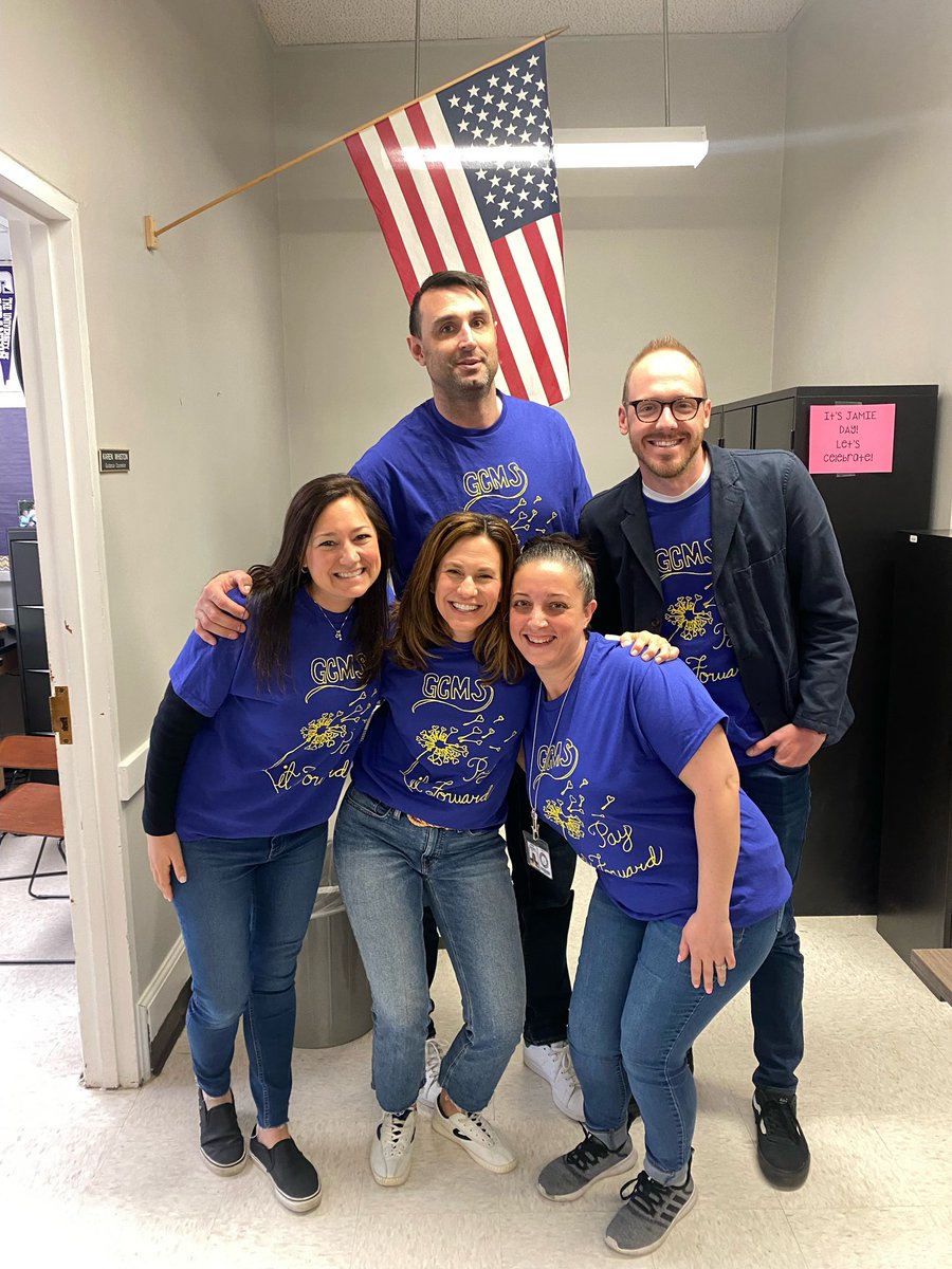 GCMS_Guidance's tweet photo. Pay it Forward Day!! @GoGCMSPrincipal @Keegan28515181 @ddfasano41 https://t.co/KOu28dMwya