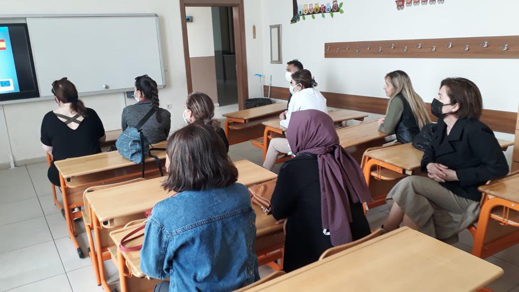 YasarTalia's tweet photo. Erasmus+ programı kapsamında yapacağımız hareketlilik öncesi İspanya/Barcelona hakkında tanıtım toplantımızı gerçekleştirdik.  @ulusalajans @KeciorenMEM @MemKecioren @KarapAyse https://t.co/DRPP0bJKE3