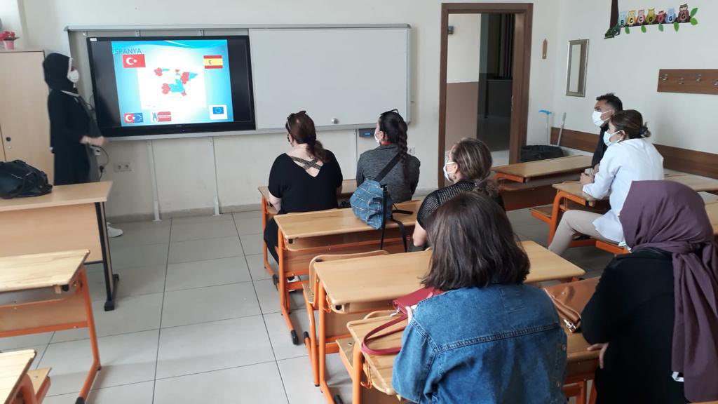 YasarTalia's tweet photo. Erasmus+ programı kapsamında yapacağımız hareketlilik öncesi İspanya/Barcelona hakkında tanıtım toplantımızı gerçekleştirdik.  @ulusalajans @KeciorenMEM @MemKecioren @KarapAyse https://t.co/DRPP0bJKE3