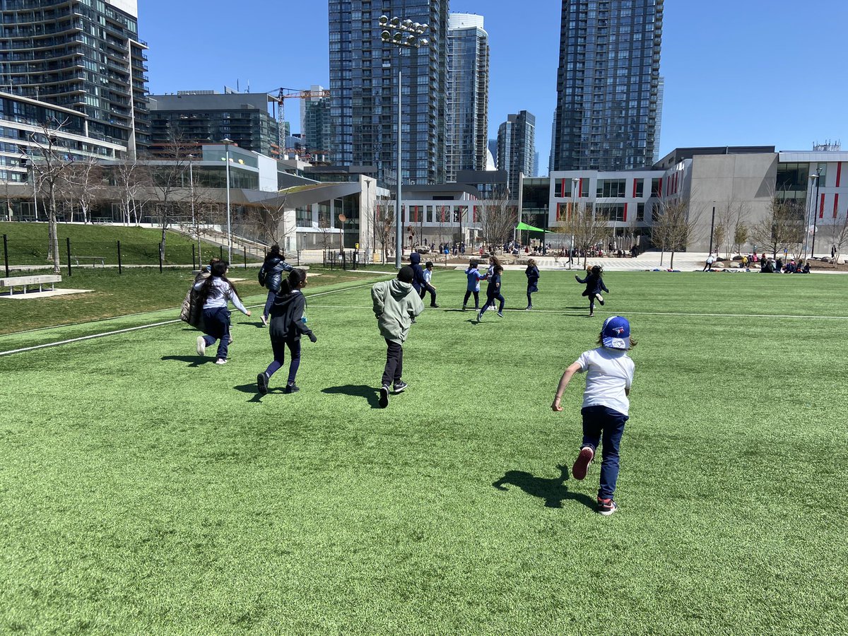 mllehogan's tweet photo. Thank you to @coliveira_02 s AWESOME Gr 5 leaders for guiding us through some cooperative games this afternoon!  To quote one of our kidlets: “What a great way to spend a nice sunny day!” https://t.co/YZK5CQ25mD