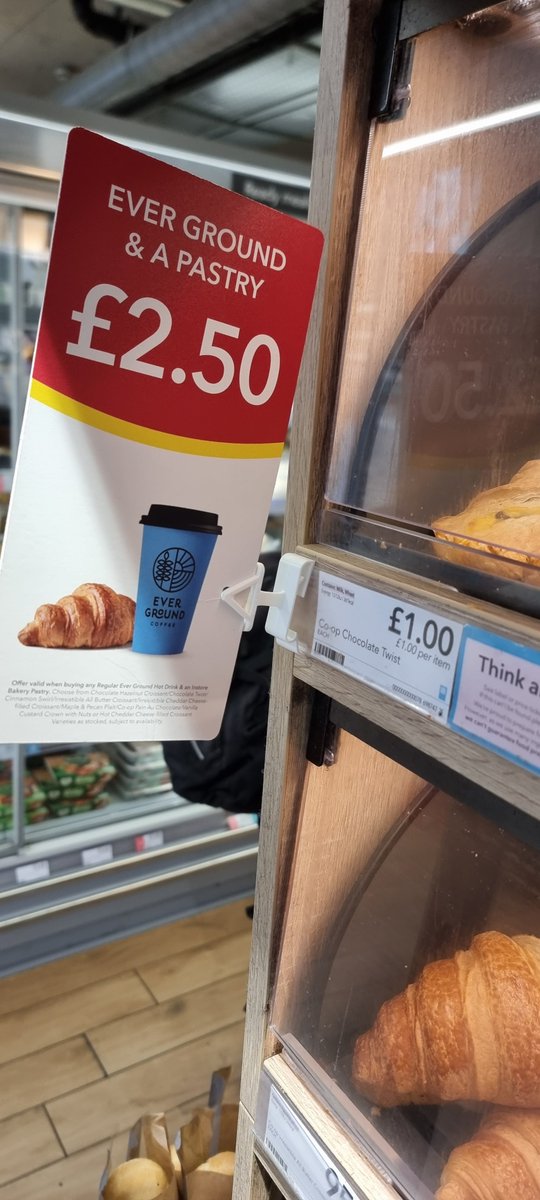 AndyBeaz91's tweet photo. Pushing those sales at Broad Lane @coopuk excellent offer! Need a quick bite? Well, we've got your morning sorted!

@sheffcitycentre @lee_westwood99 @QamarNawazRaja https://t.co/pNj8oEEMxj