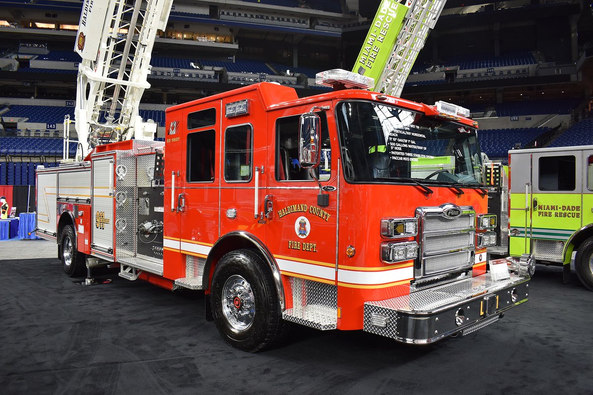 SiddonsMartin's tweet photo. On the floor at #FDIC: Haldimand County, Ontario's #PierceEnforcer Ascendant 107' Aerial is built with the PACCAR MX-13 big block engine, offer exclusively through Pierce. The MX-13 offers 510hp and 1850 torque. This quint includes a 500 gallon water tank, 2000 GPM pump &amp; more! https://t.co/G5YBlrQYvh