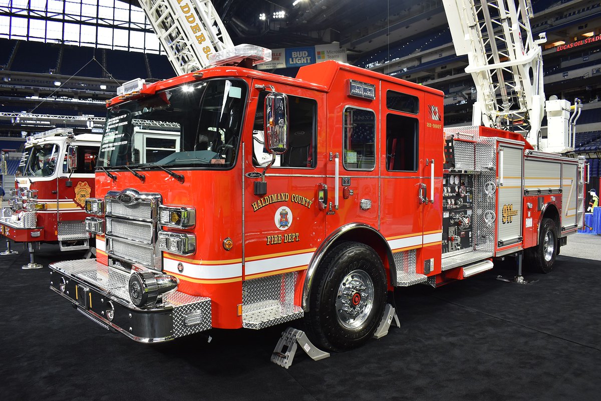 SiddonsMartin's tweet photo. On the floor at #FDIC: Haldimand County, Ontario's #PierceEnforcer Ascendant 107' Aerial is built with the PACCAR MX-13 big block engine, offer exclusively through Pierce. The MX-13 offers 510hp and 1850 torque. This quint includes a 500 gallon water tank, 2000 GPM pump &amp; more! https://t.co/G5YBlrQYvh