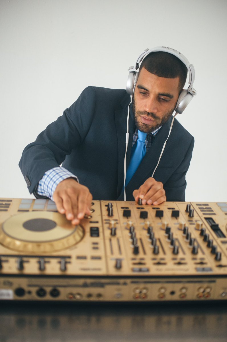 A_Universe tweet media