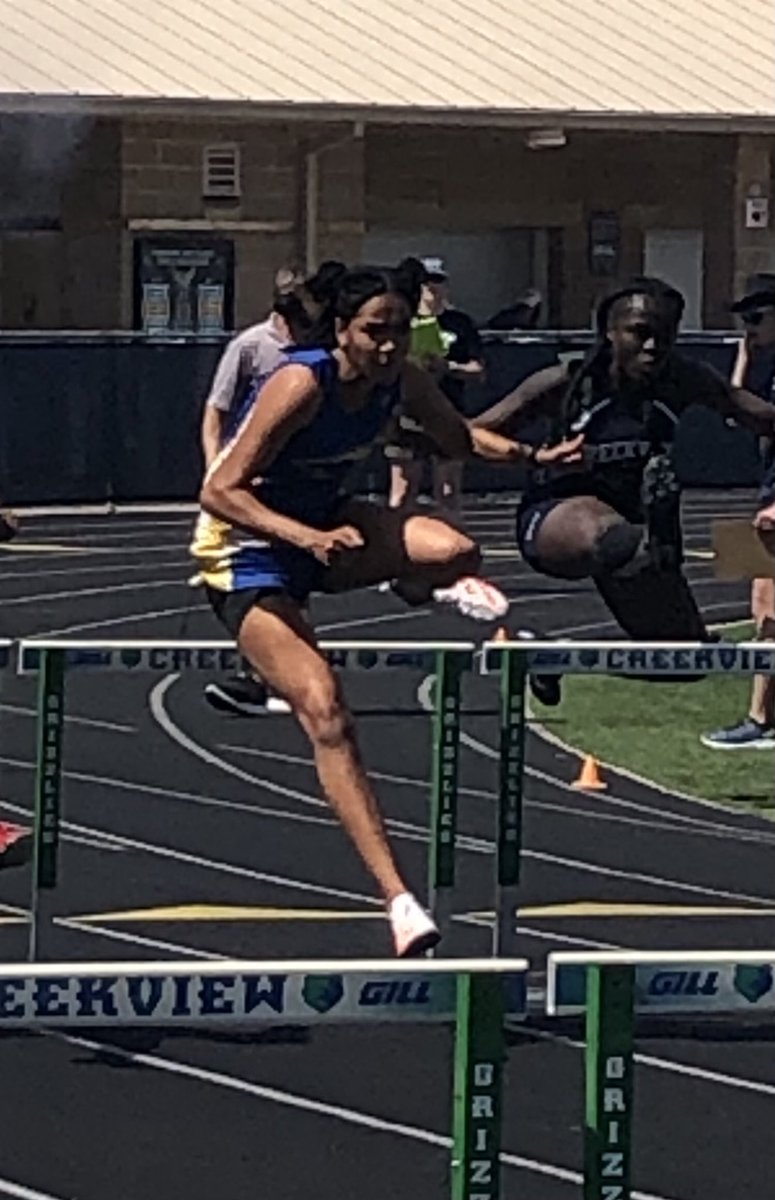 Sydney Harmon PR at 14.76 in 100M hurdles. Another Hooch team member with the Championship!!
