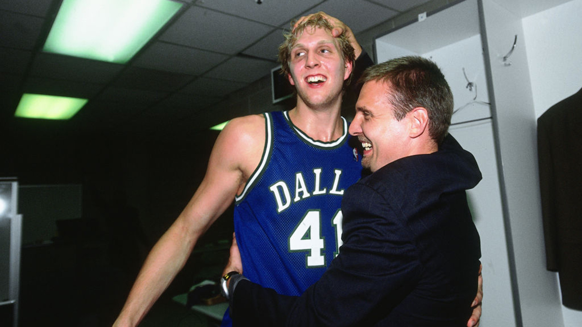 NBA_de's tweet photo. #TBT @swish41 gewinnt 2001 seine 1. Playoff-Serie mit den @dallasmavs, 3-2 vs UTA!
#MFFL
#NBA75
#DailyDirk
#DirkDE https://t.co/0ZoAnWpK6B