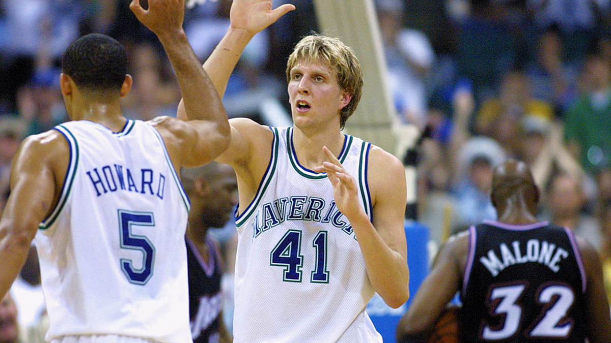 NBA_de's tweet photo. #TBT @swish41 gewinnt 2001 seine 1. Playoff-Serie mit den @dallasmavs, 3-2 vs UTA!
#MFFL
#NBA75
#DailyDirk
#DirkDE https://t.co/0ZoAnWpK6B