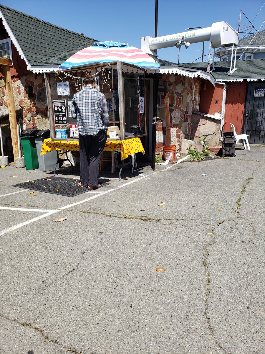 Lunchtime vibes!!

Come visit #FlacosVegMex #VisitBerkeley #VeganMexicanFood