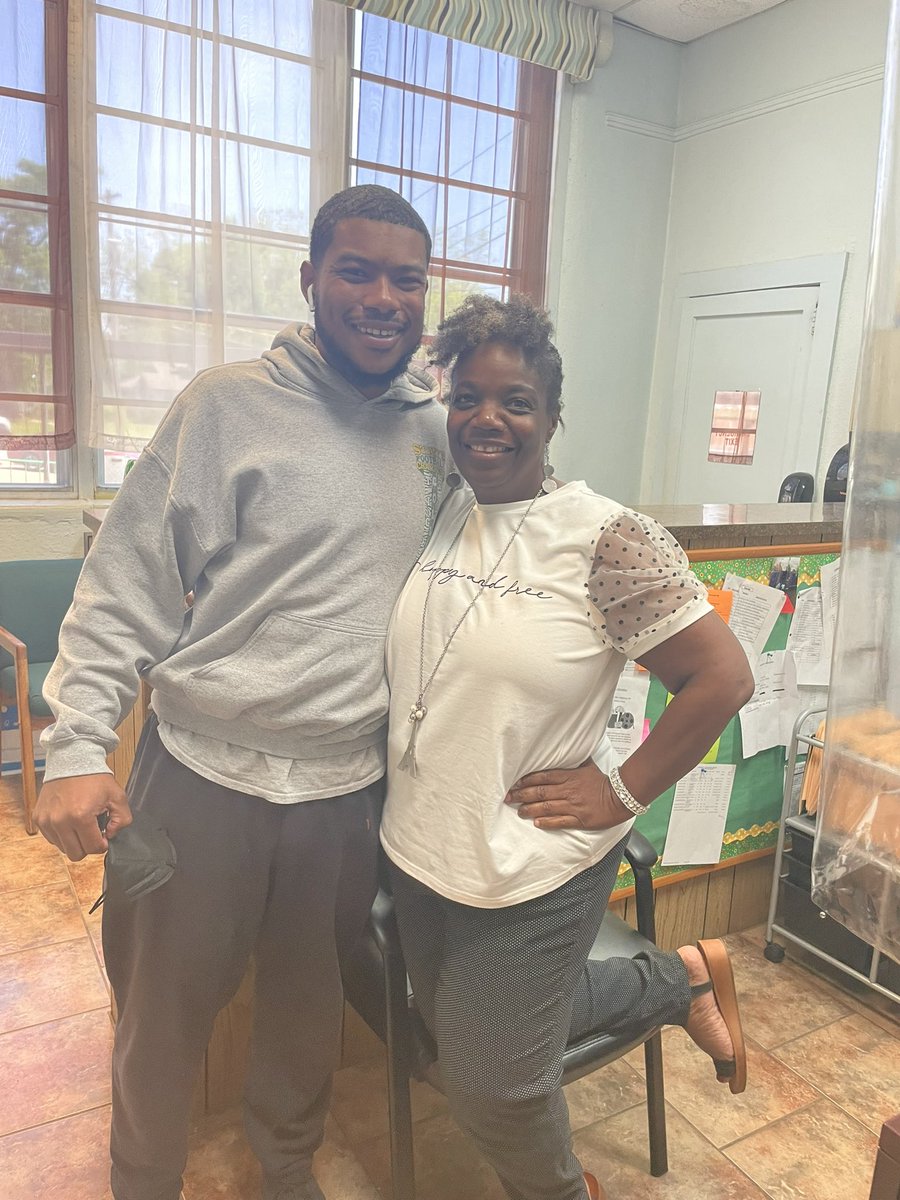 FairleyAlma's tweet photo. @YungBruceLeroy Prayers. Thought of you.
Seeing and talking to you was special. Take Care and she travels https://t.co/b88rUrxarw