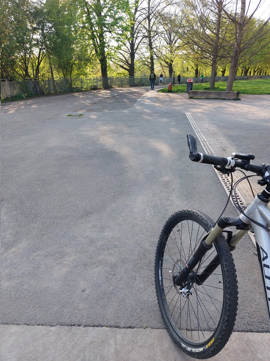 M_Hruska_P10's tweet photo. Konečně kolo! #rideyourlife https://t.co/TmjhTIEmz7