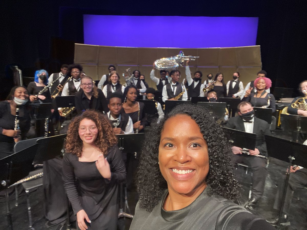 BaltSchoolArts's tweet photo. Congratulations to the Wind Symphony Orchestra & Jazz Big Band on a wonderful performance! And special shoutout to student conductor Julia Pirzchalski for a job well done!
#windsymphony #orchestra #jazz #studentconductor #performingarts #highschool #baltimore https://t.co/SUYVCJCV5i