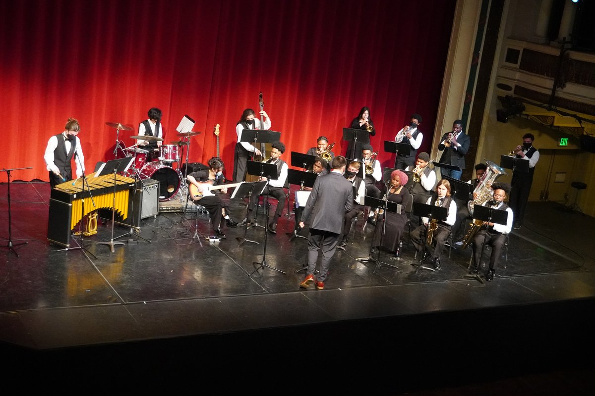 BaltSchoolArts's tweet photo. Congratulations to the Wind Symphony Orchestra & Jazz Big Band on a wonderful performance! And special shoutout to student conductor Julia Pirzchalski for a job well done!
#windsymphony #orchestra #jazz #studentconductor #performingarts #highschool #baltimore https://t.co/SUYVCJCV5i