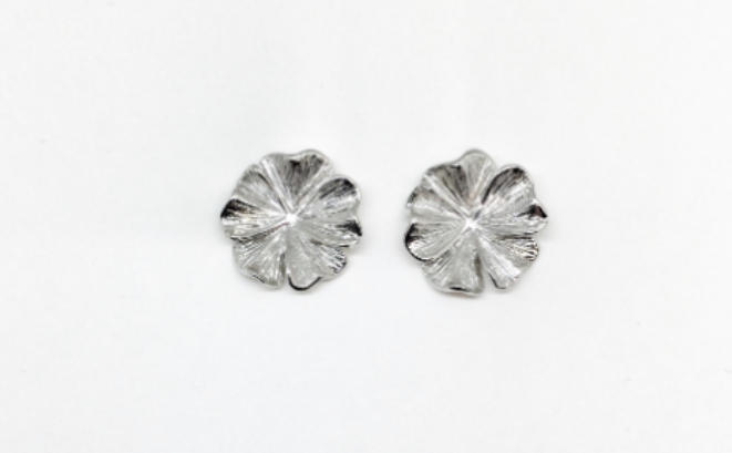 ItalyMagazine's tweet photo. Inspired by a wish for an everlasting spring, these gorgeous floral-shaped earrings are made entirely of sterling silver in an artisan's workshop in Vincenza. https://t.co/W9PmsQ7lIu #MadeinItay https://t.co/AC7grqGl6P