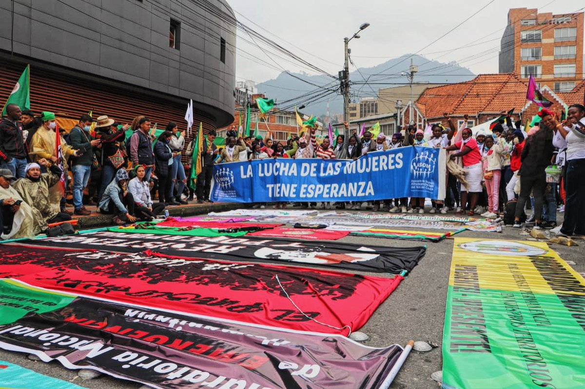 CARAVANA HUMANITARIA

Hoy la caravana Humanitaria llega a Bogotá, estacionan frente a la defensoría del pueblo. Son más 500 personas en resistencia, niñas, niños, mayoras, mayores. 

#CaravanaHumanitaria
#EmergenciaHumanitaria
#HagamosMemoria
#28Abril
#EstallidoSocial