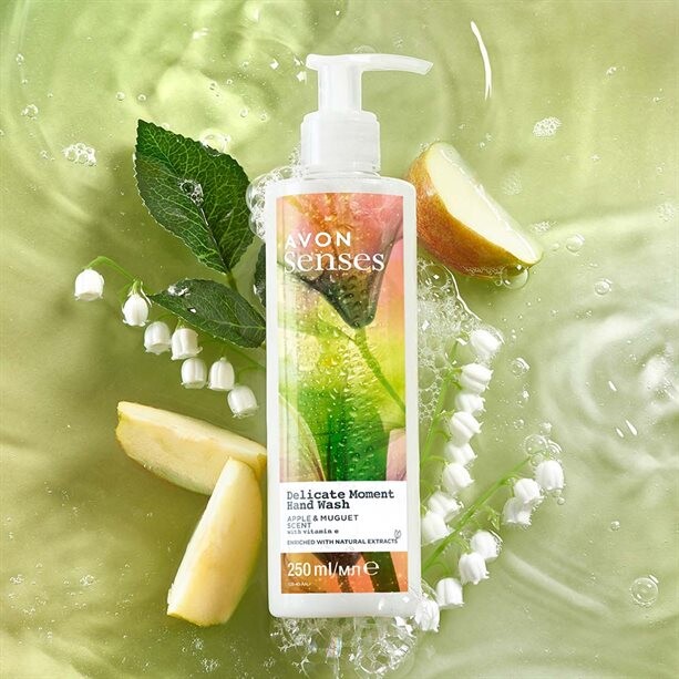 AshAVONhammond's tweet photo. ✨ Add a touch of pure elegance into your handwashing routine ✨ 
Wash away the day with the intoxicating scent of crisp apple and sweet muguet in this luxurious hand wash… oh and its just £1.15 🤩
https://t.co/5Jeme4NVqF 
#Handwash #Deal #HandwashingRoutine https://t.co/XNrIQO2Qt5