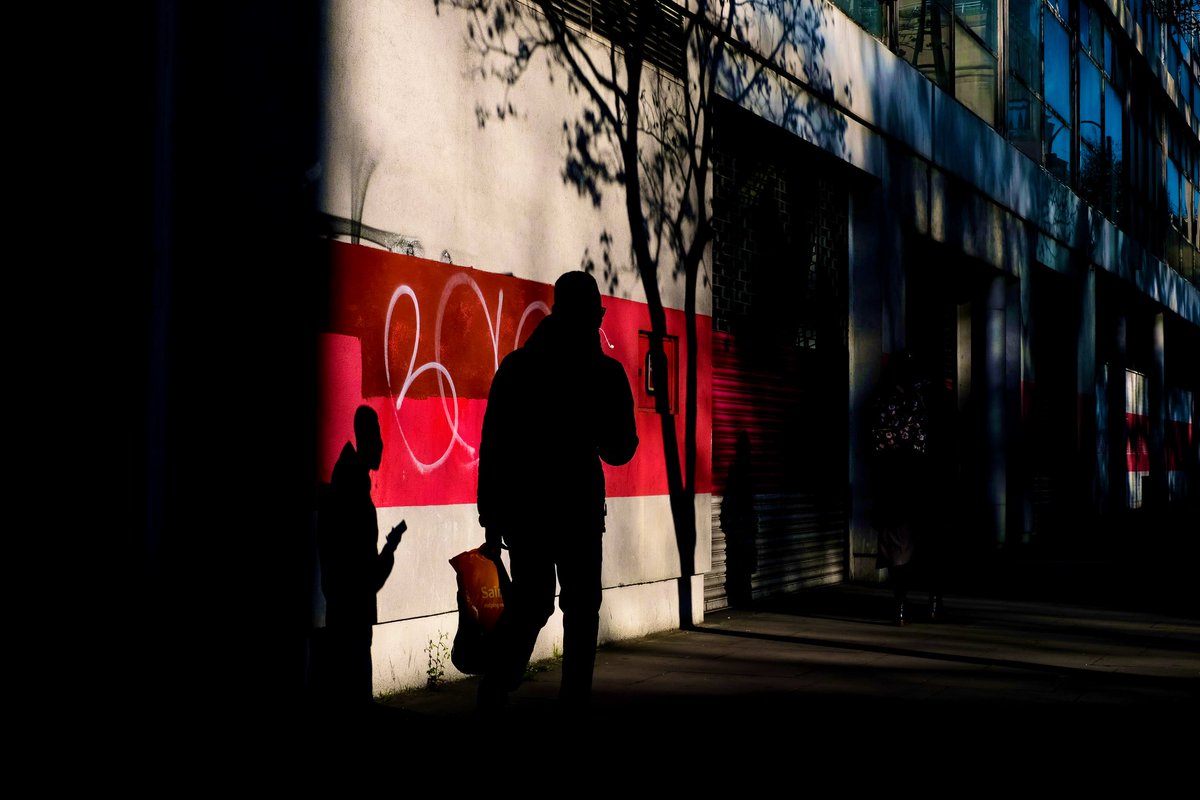 swedeemum's tweet photo. A few from a little stroll through the west end on Tuesday. The sun was shining, weather was sweet and the shadows came out to play. #streetphotography #womenstreetphotographers #shadesofshadowland #candid #shadowplay #londonlife #everyclicktellsastory https://t.co/Vj2KFNHDtm