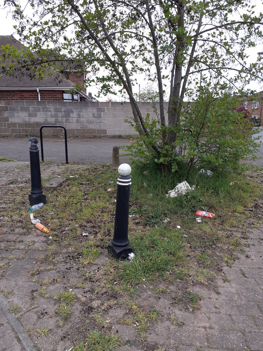 awlitterheroes's tweet photo. Before and after photos from this eveningβs litter pick - there was a cold wind tonight! #NorrisHill #AshbyWoulds #Litterheroes @NWLEnviro @NWLeics @LeicsCountyHall @KeepBritainTidy https://t.co/dJIossnInM