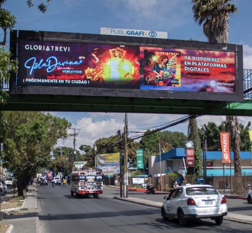 HausOfTrevi's tweet photo. Campaña publicitaria en Latinoamérica del nuevo álbum de @GloriaTrevi: #IslaDivina🌴🌊 https://t.co/R09WfsfHz3