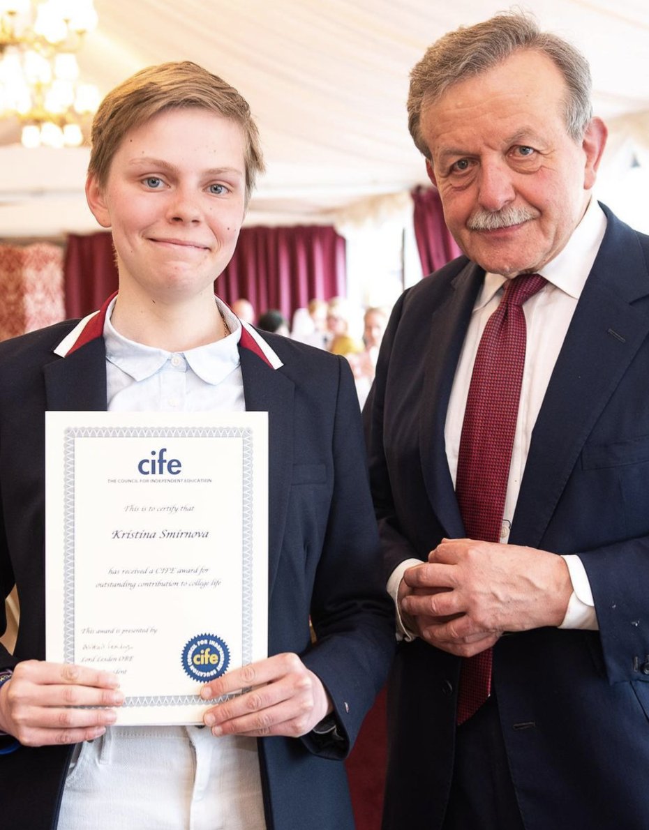 rochesterindcol's tweet photo. Congratulations to Kristina, one of our star students from last year, now studying @RoyalVetCollege. She received an award at this week's @UKHouseofLords @6thformexperts ceremony, pictured with #LordLexden, her happy dad and @rochesterindcol Chemistry tutor Dr Sophie Hilton. https://t.co/Lx5bZye2up