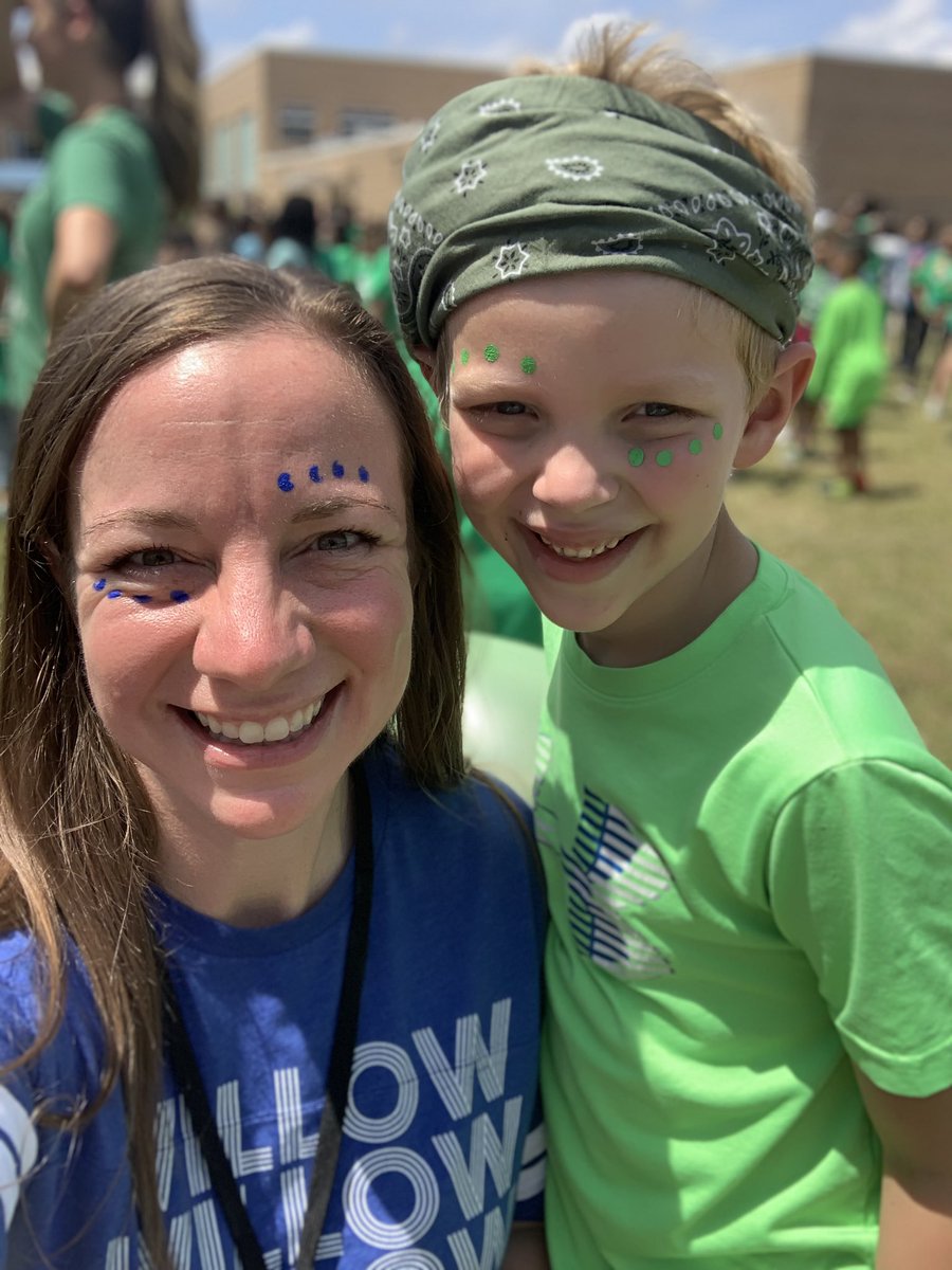 mrsakopp's tweet photo. First Groves Pep Rally in 2 years!!! 
❤️🧡💛💚💙🖤 #wearegroves @HumbleISD_GE #bethelight #togetherwethrive @Curllonangela @BreaynH @MrsRFiore @Blnorris05 @stephanie_dye11 @wheelerteaches https://t.co/dhBO6gSWgk